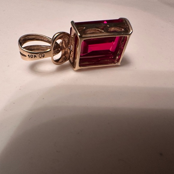 Elegant Ruby Pendant Necklace
Yellow Gold 10K - Picture 4 of 5